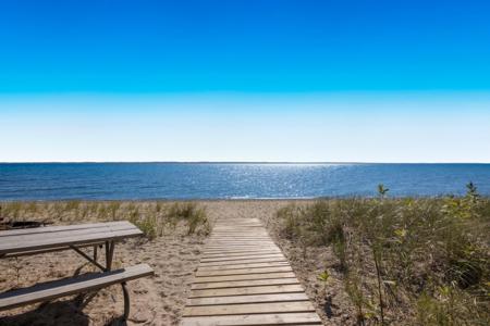 13613 Forest Beach