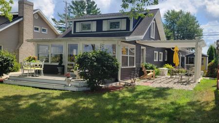 2275 Round Lake Highway
