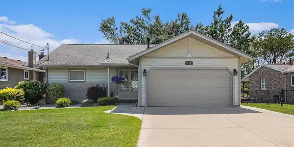 129 Kingsbury Drive