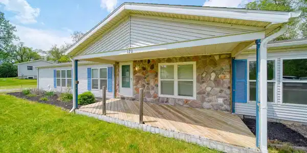 Image 2: 3-web-or-mls-DSC04603_HDR