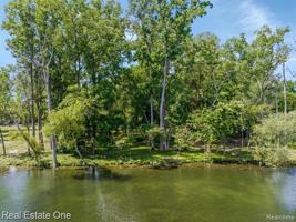 Lot B Clintonville