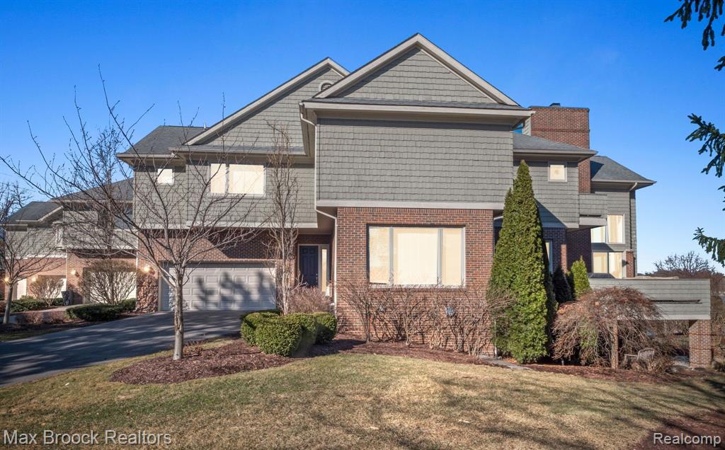 3828 PINE LAKE KNOLL Drive, West Bloomfield Twp, MI lhrmls02046993