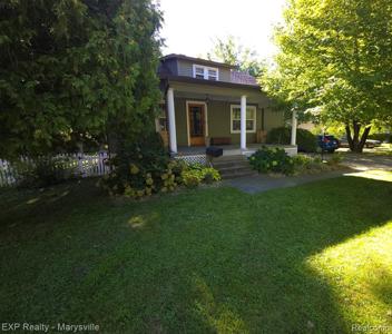 206 N 9TH Street