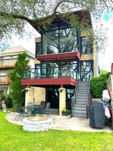 1270 E LAKE Drive