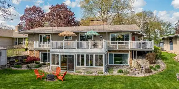 319 LAKESHORE Drive