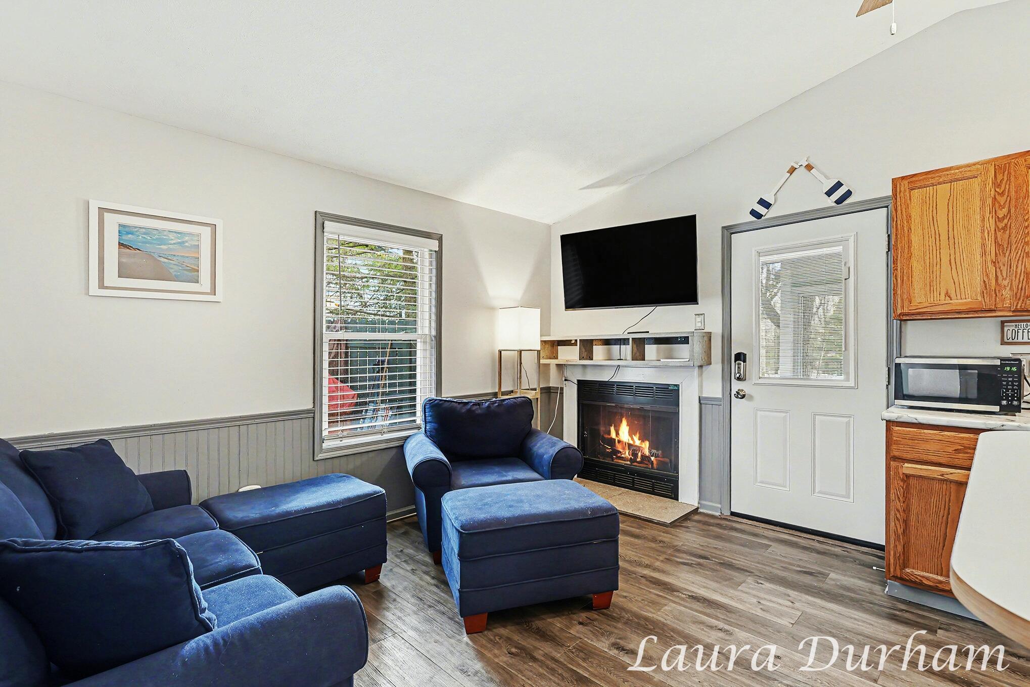 Image 4: LJD005_qj1a1408_479