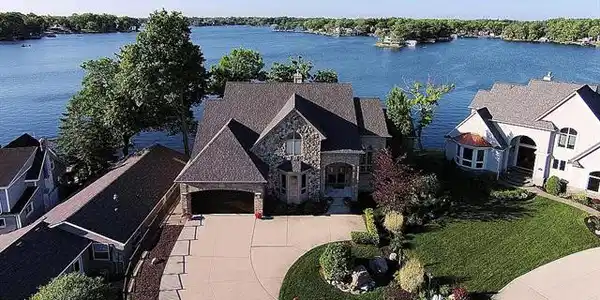550 NORTH SHORE Court