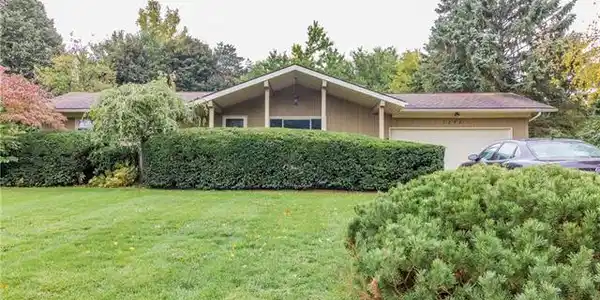 3298 GOLFHILL Drive