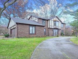 1716 Bellwood Court