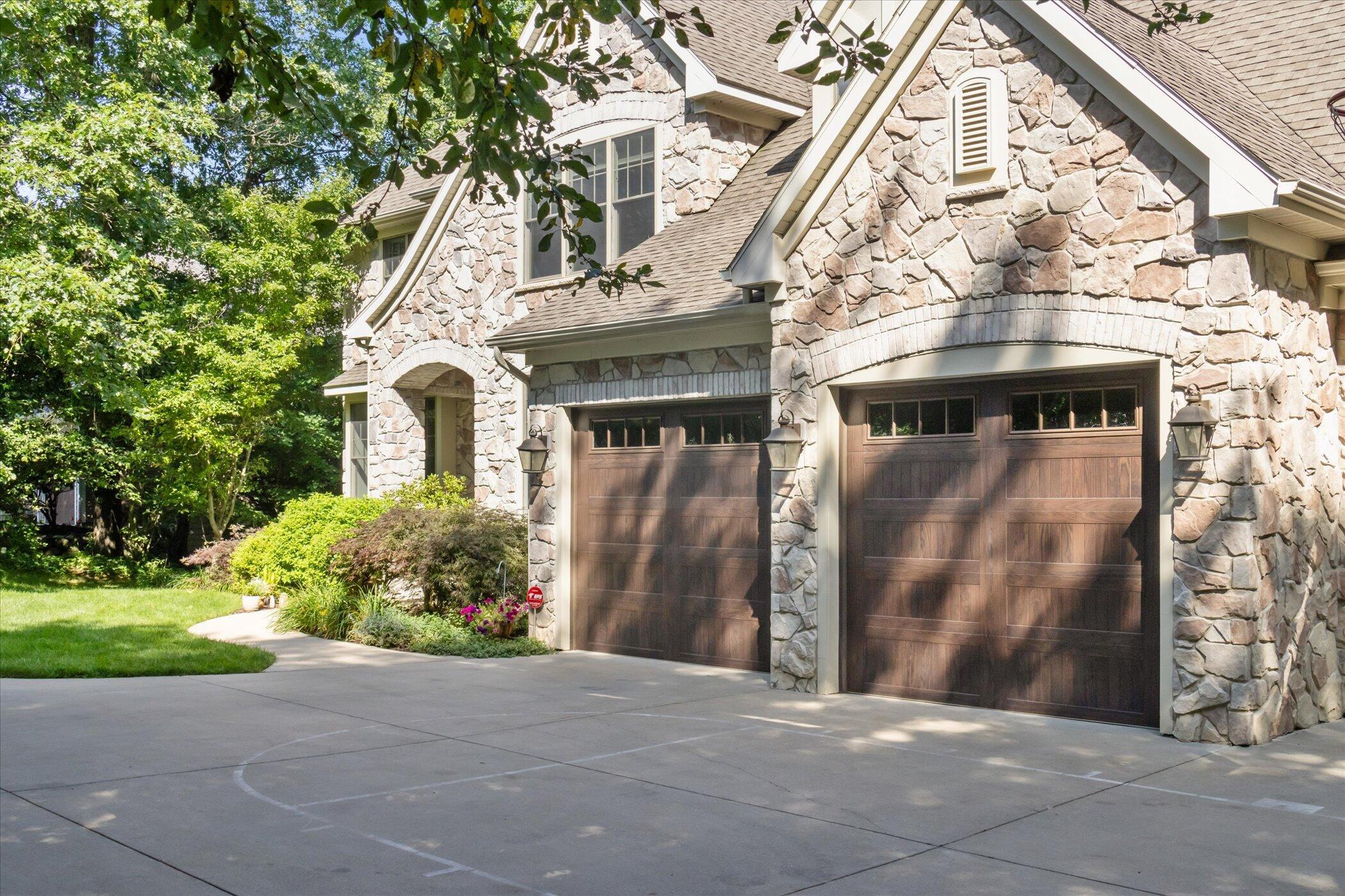 Image 3: 04-6621-Hidden-Lake-Cir-Richland-MI-4908