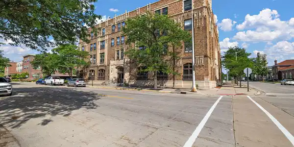 297 W Clay Avenue