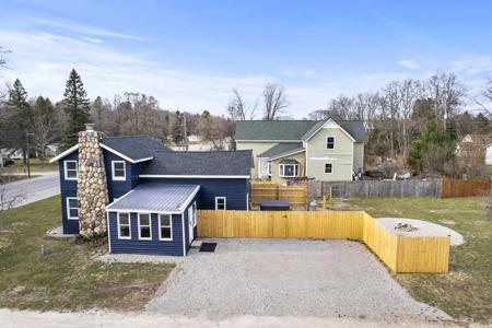 2710 N US-31