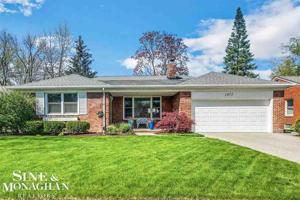 1072 N Brys