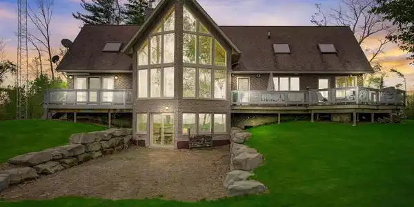 2500 N Lakeshore Road