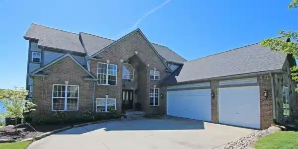 606 Bay Pointe Drive