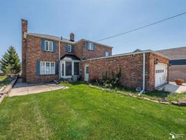 12276 Lakeshore Dr