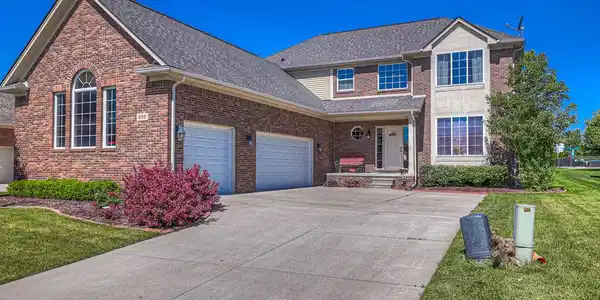 659 BAY POINTE Drive