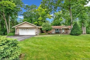 255 HICKORY PLACE Drive