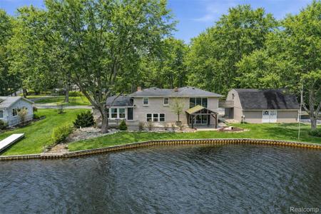 5370 Edgelake Drive