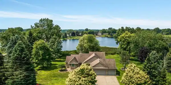 486 DAVIS LAKE Drive