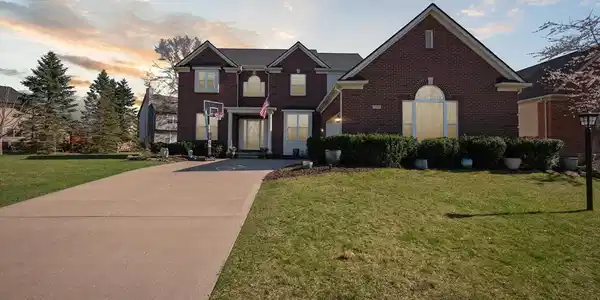 715 BAY POINTE Drive