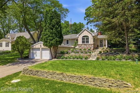 6262 Briggs Lake Drive