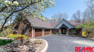 2206 MOORLANDS View
