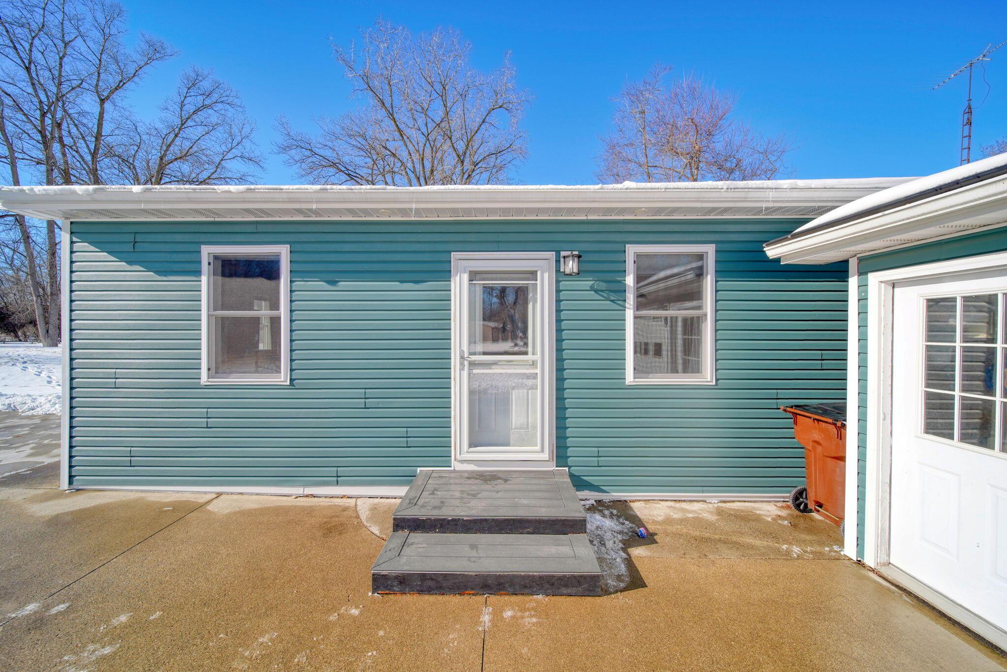 Image 2: 3-web-or-mls-DSC08216_HDR