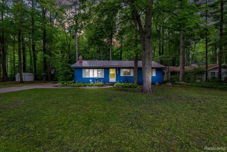 2671 N PETERSON Drive
