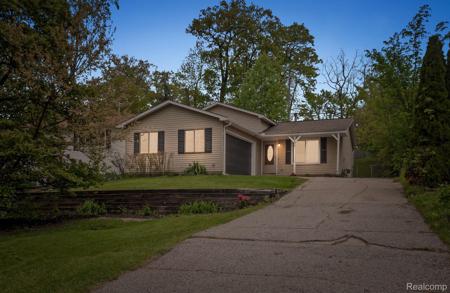 3884 CASS ELIZABETH Road