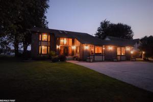 4427 POINTE TREMBLE