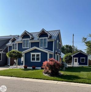 3045 Elmwood