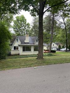 2208 Lakeshire