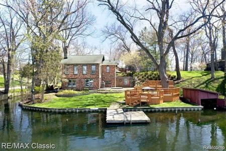 260 Oak Island Drive