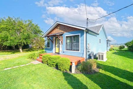 2742 Cottage