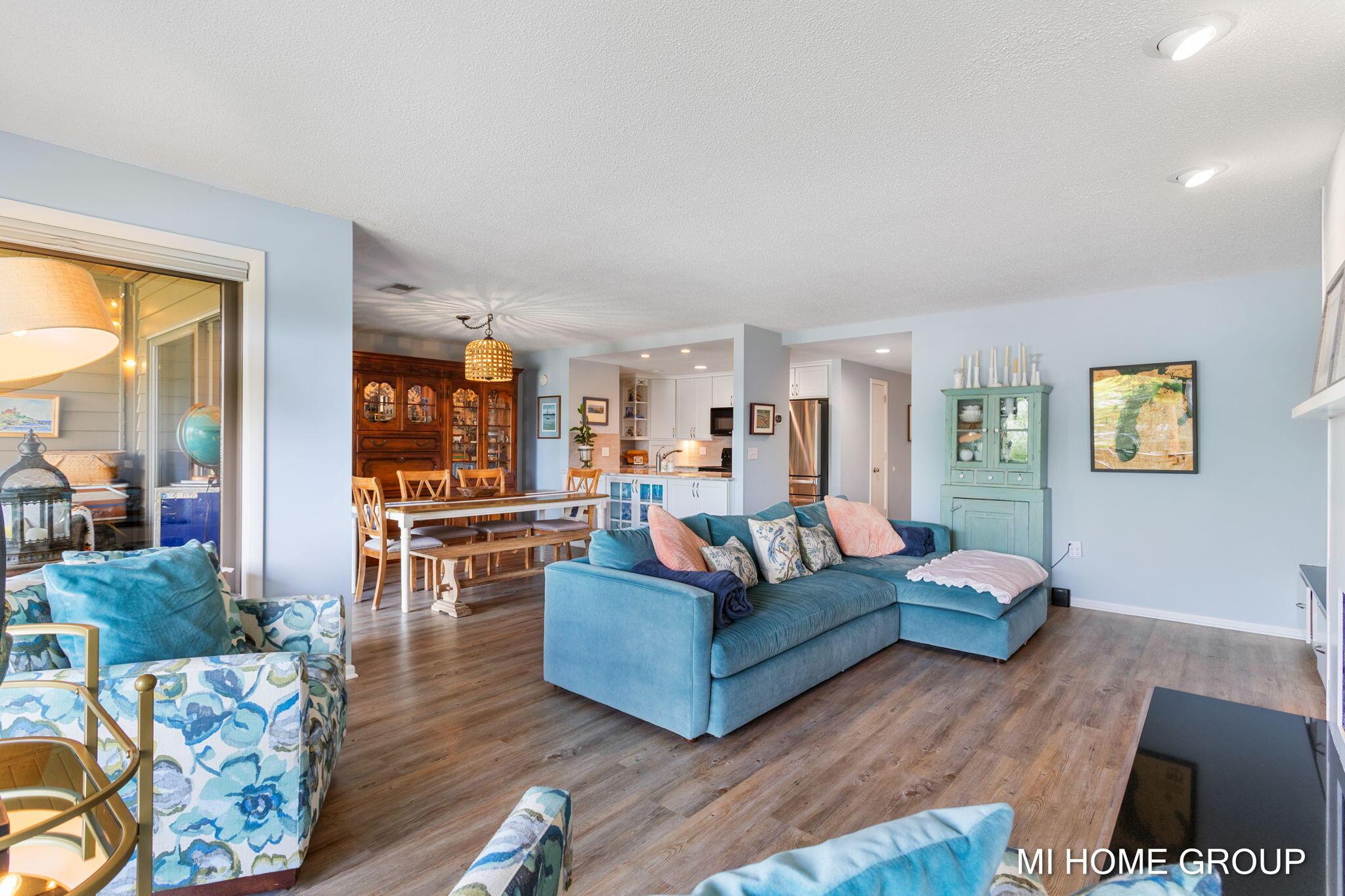 Image 4: 28-web-or-mls-1745-ottawa-beach-rd-4