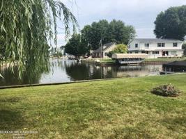438 Ottawa Ln