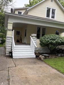 2429 Walnut St Street