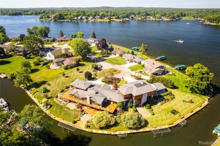 4190 AQUARINA Street