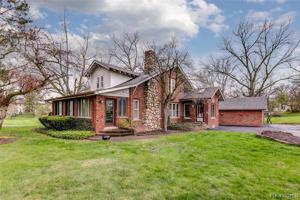 2244 WALNUT LAKE Road
