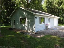 8180 LAKESHORE Road