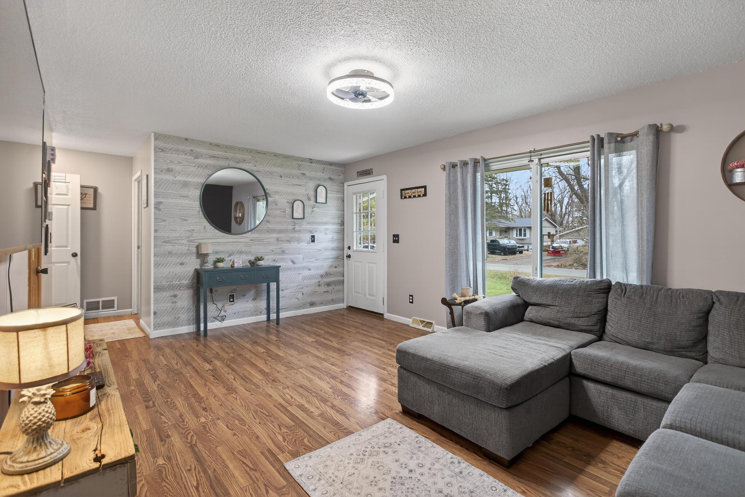 Image 2: 005_0N0A8964