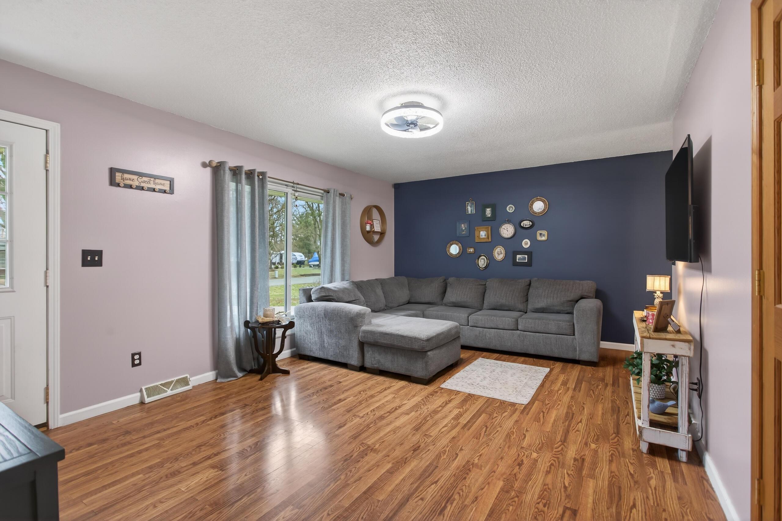 Image 3: 004_0N0A8961