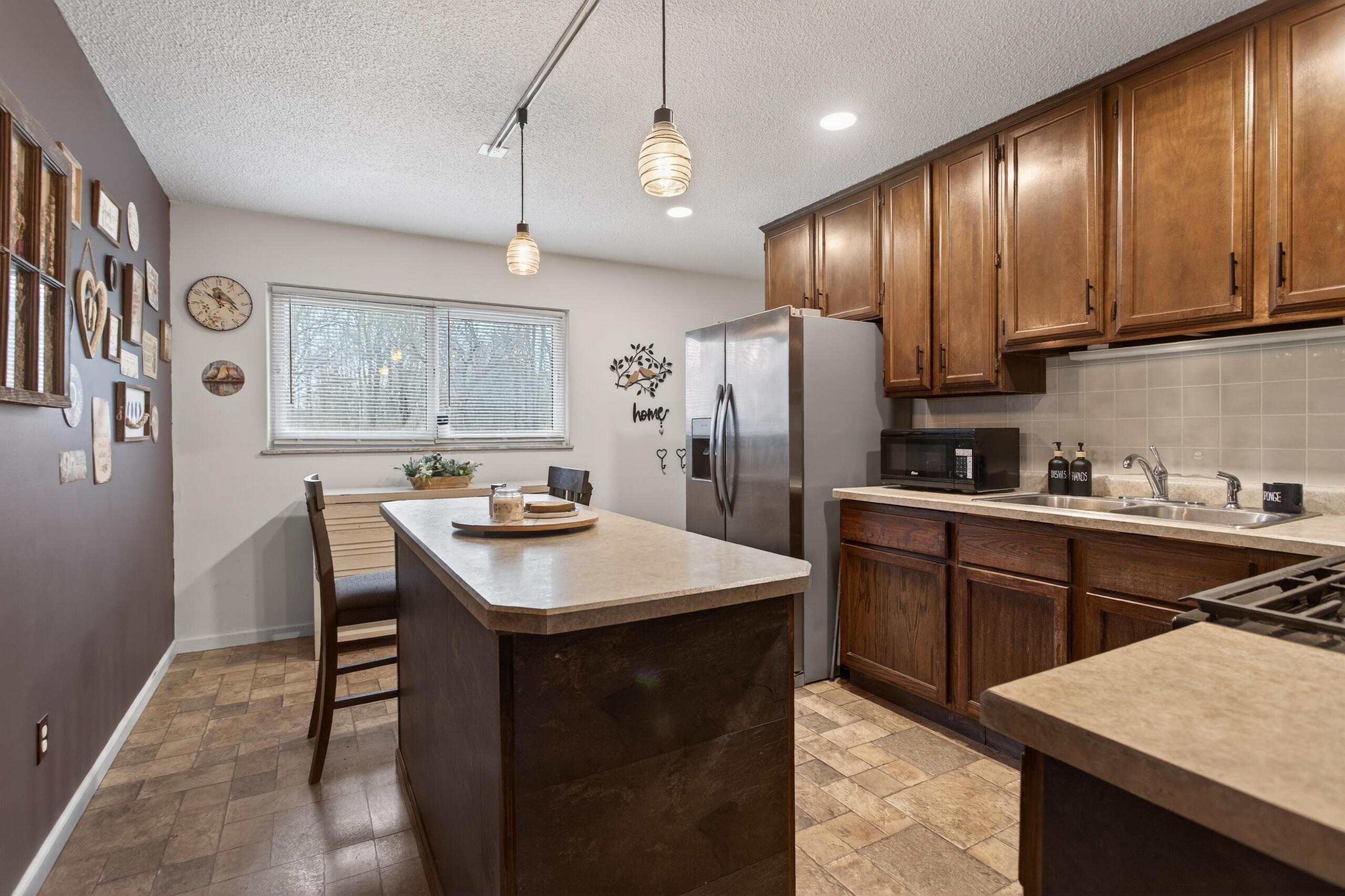 Image 4: 007_0N0A8972