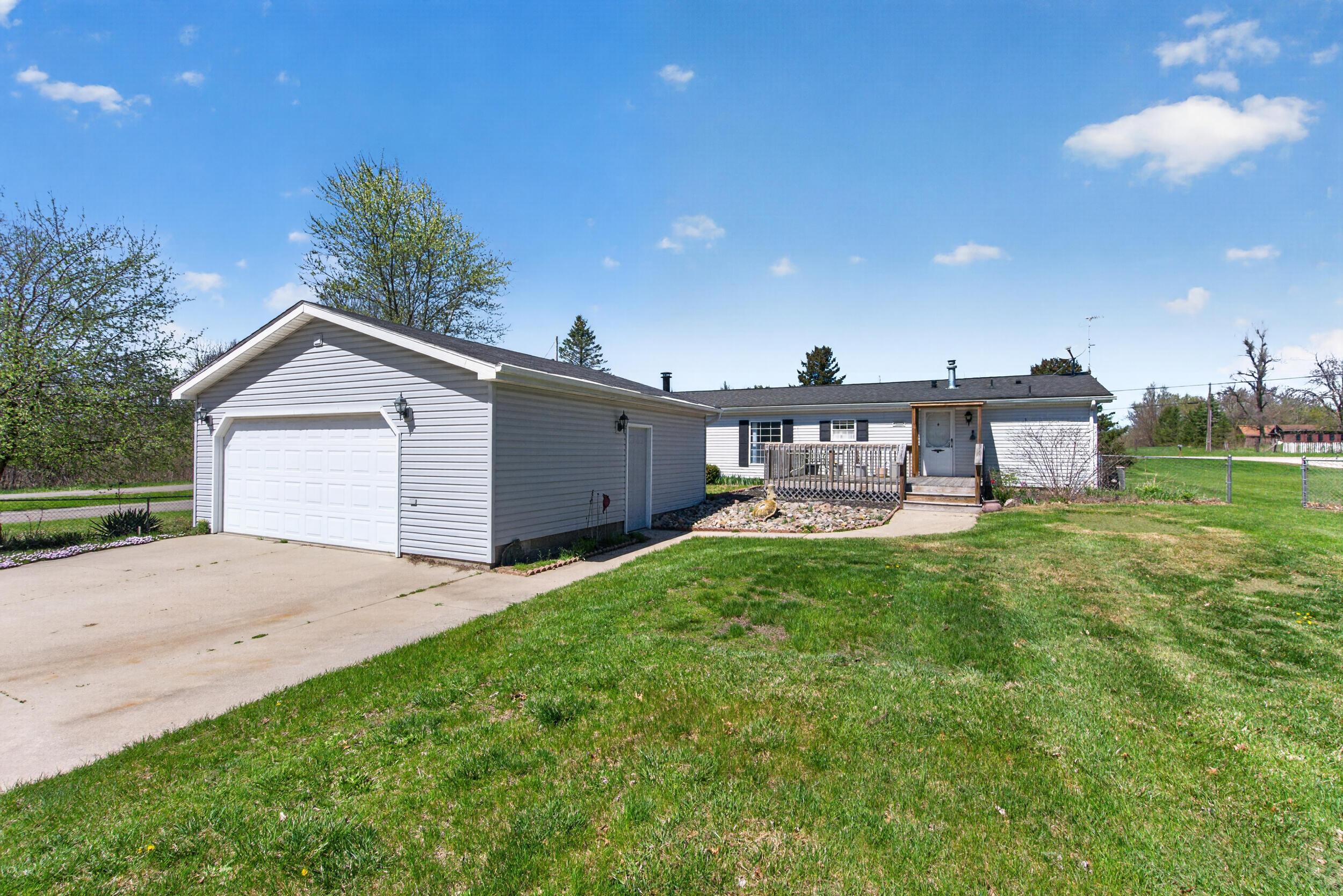 Image 4: 42_10981 wamplers lake rd brooklyn mi -