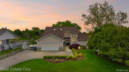 3882 LAKE LAPEER Drive
