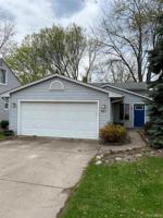 431 LAKESIDE Drive