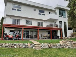 345 PENINSULA Drive