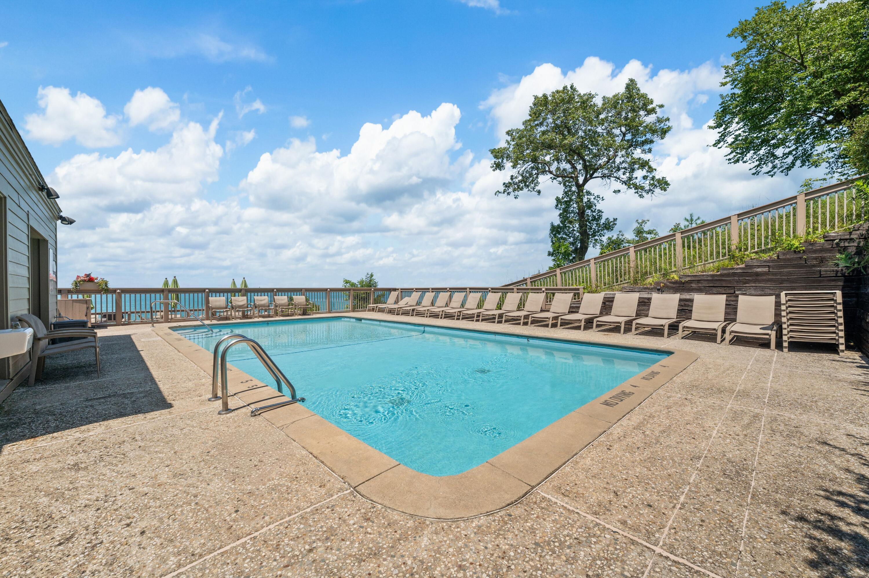 Image 3: Pool