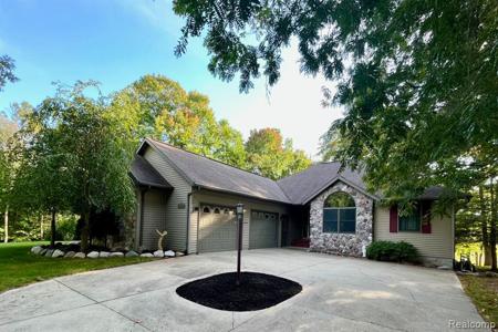 9326 E CIRCLE Drive